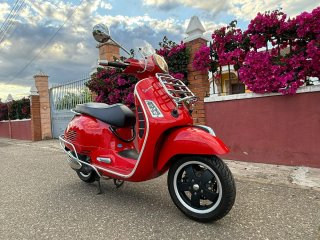 Vespa GTS 300 Roja