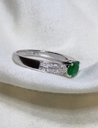 Anillo  Esmeralda y Diamantes oro 14k