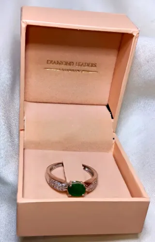 Anillo  Esmeralda y Diamantes oro 14k