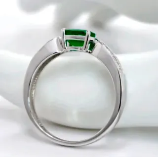 Anillo  Esmeralda y Diamantes oro 14k