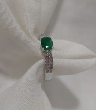 Anillo  Esmeralda y Diamantes oro 14k