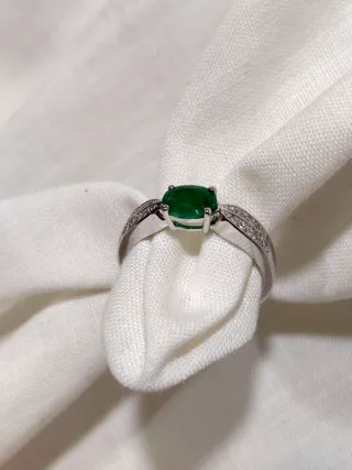Anillo  Esmeralda y Diamantes oro 14k