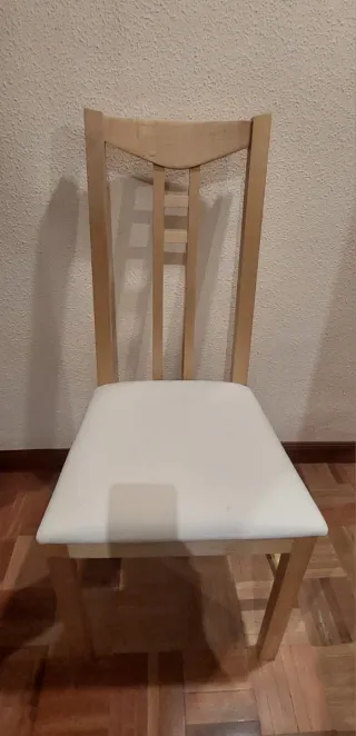 4 Sillas de comedor de madera y tela