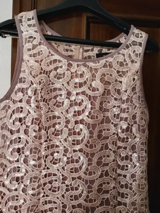 Vestido corto lentejuelas y plumas