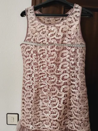 Vestido corto lentejuelas y plumas