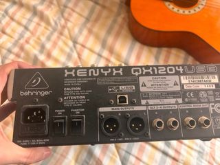 Mesa de mezclas Behringer Xenyx X1204 USB DJ
