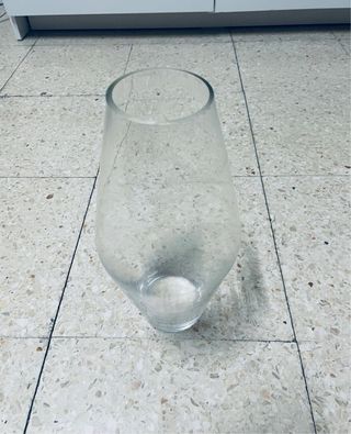 Jarrón de cristal transparente