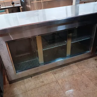 Bajo mostrador refrigerado con vitrina
