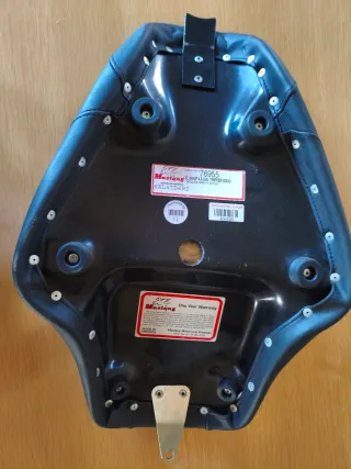 Banco Mustang Harley Davidson Sportster