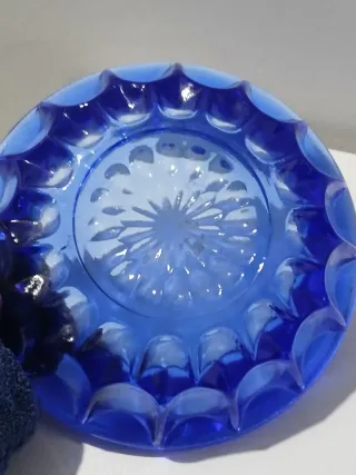 Posacenere vintage blu in vetro