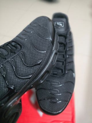 Zapatilla Nike TN Talla 42 Negra