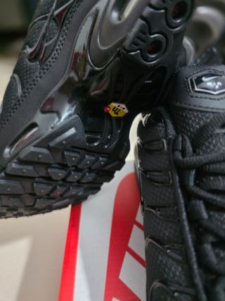 Zapatilla Nike TN Talla 42 Negra