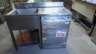 Mesa de acero inoxidable con fregadero