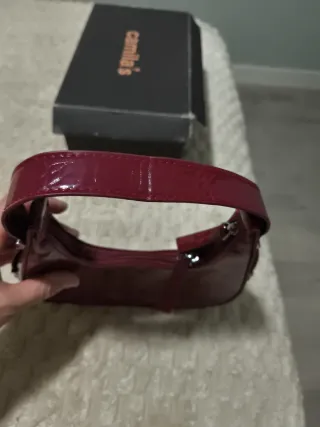 Bolsito charol burdeos Shein