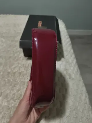 Bolsito charol burdeos Shein