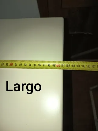 Cubre radiador de madera y mimbre