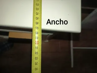 Cubre radiador de madera y mimbre