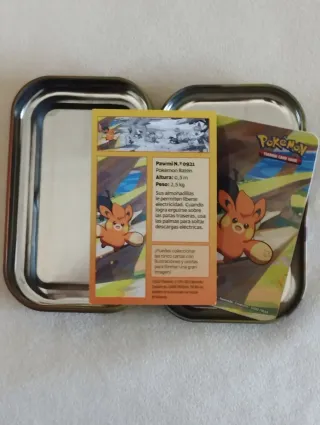 Mini lata Pokémon con carta información de Pawmi
