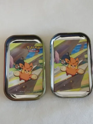 Mini lata Pokémon con carta información de Pawmi