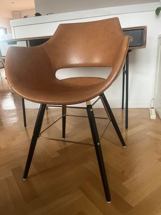 Escritorio vintage y silla cuero