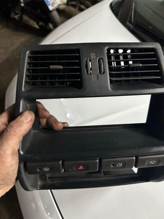 Consola Central Nissan Terrano 2 con botonera