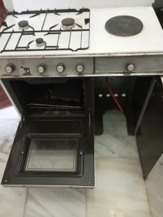 Cocina con horno y porta bombonas