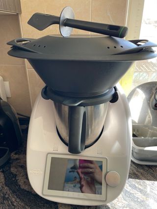 Thermomix TM6 con accesorios y cortador