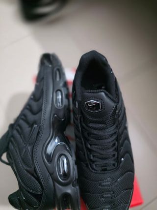 Zapatilla Nike TN Talla 43 Negra