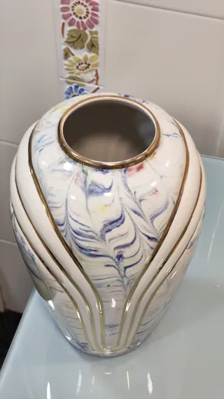 Jarrón de cerámica vidriada multicolor