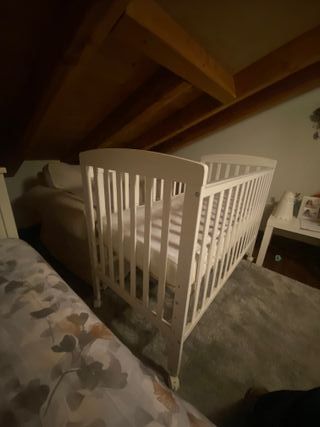 Cuna de madera blanca regulable