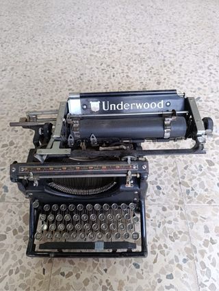 Máquina de escribir Underwood antigua