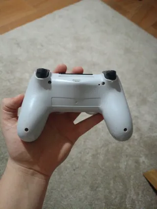 PlayStation 4 Slim con mando y disco con jailbreak