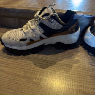 Zapatillas Stradivarius Beige y Negro