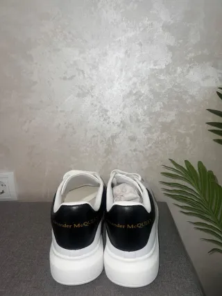 Sneakers Alexander McQueen Bianche e Nere