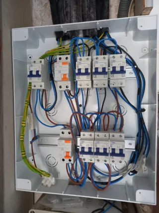 Electricista mantenimiento, iluminación, servicios