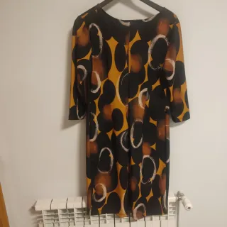 Vestido estampado geométrico negro y beige