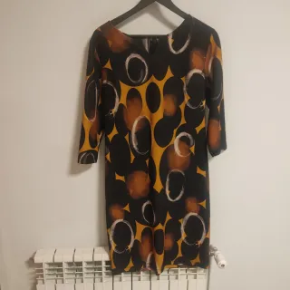 Vestido estampado geométrico negro y beige