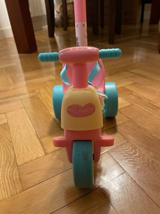 Triciclo Nenuco con empujador
