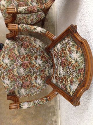 2 Sillas Clásicas Tapizadas