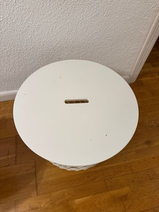 Mesa auxiliar redonda blanca