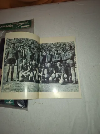 Lote medias Levante y catálogo