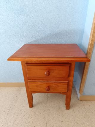 Mesita de noche de madera