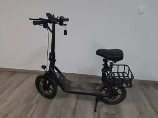 Patinete Eléctrico Negro con Cesta