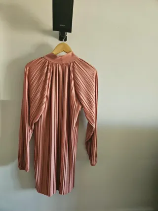 Vestido Zara rosa plisado con cinturón