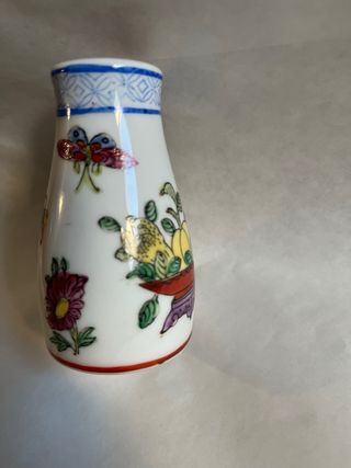 Salero de porcelana china decorado