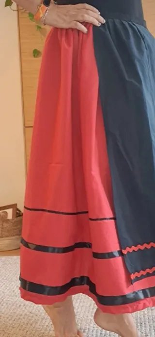 Gonna rossa 84 cm, piñorra, mercau, neska, pospolin