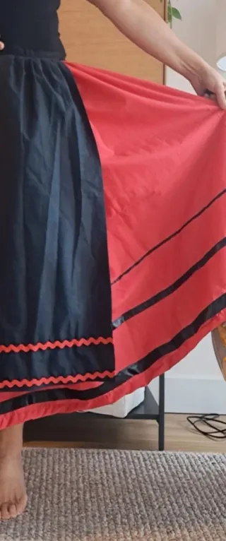 Gonna rossa 84 cm, piñorra, mercau, neska, pospolin