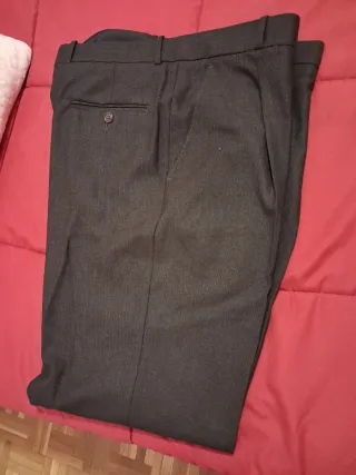 Pantalón fino de hombre marrón
