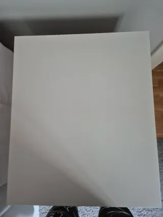 Mesita de noche blanca de madera