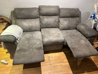 Sofá reclinable gris tela